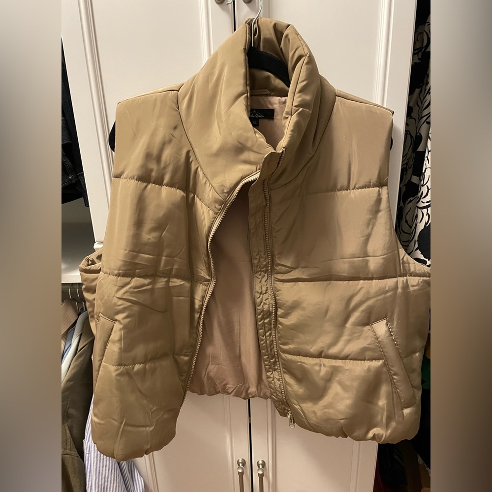 Cropped khaki puffer vest